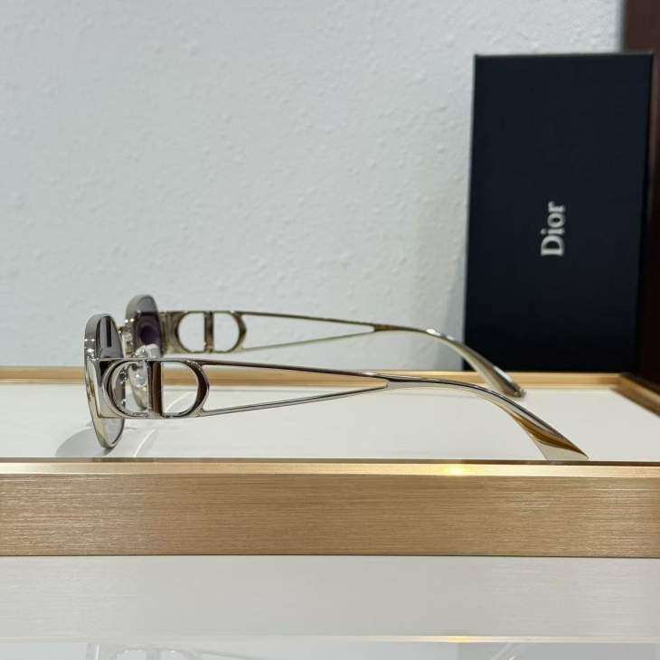 Picture of Dior Sunglasses _SKUfw76250381fw
